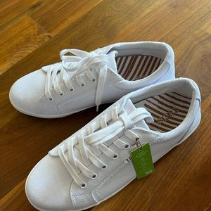 NWT Taos Footwear Star white canvas sneakers 9.5 wide.